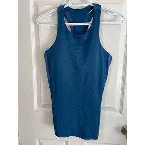 Lululemon tank size 4 or 6